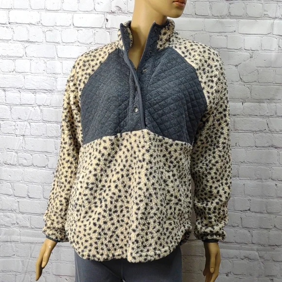 Maurices Medium cream and gray 1/2 button up top - Picture 9 of 9